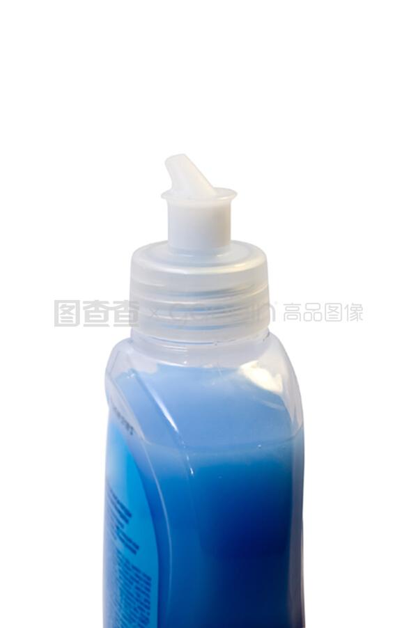 蓝色塑料瓶中的清洁剂